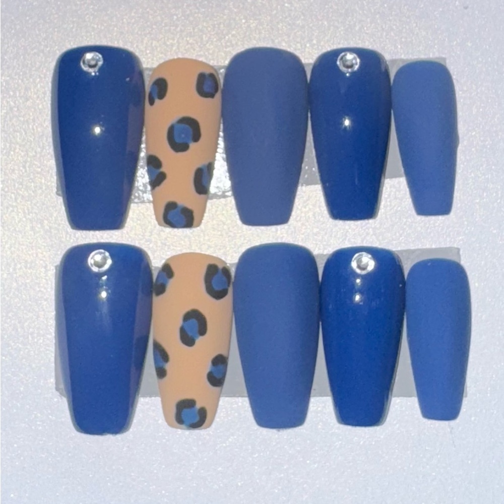 Adult size finger nails